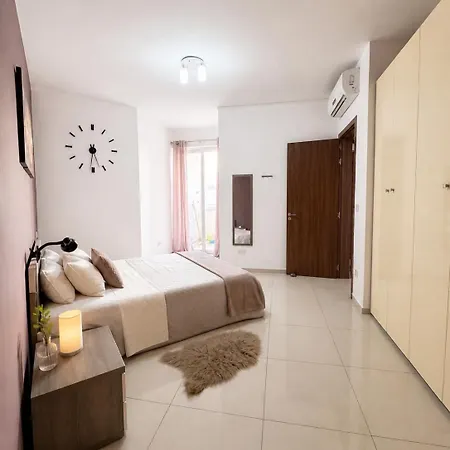 Deluxe 3-bedroom With Jacuzzi, Prime Location, Close To Paceville And Seafront * Is-Swieqi