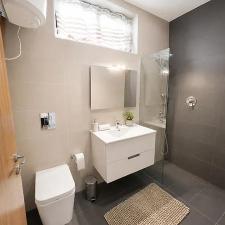 דירה Deluxe 3-bedroom With Jacuzzi, Prime Location, Close To Paceville And Seafront