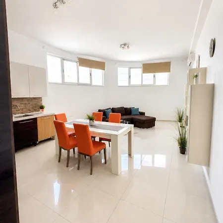 דירה Deluxe 3-bedroom With Jacuzzi, Prime Location, Close To Paceville And Seafront