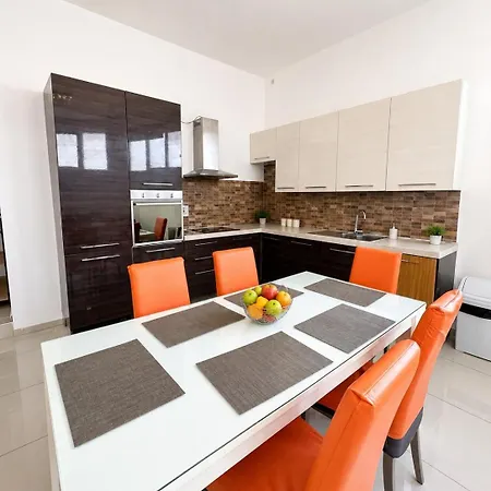 דירה Deluxe 3-bedroom With Jacuzzi, Prime Location, Close To Paceville And Seafront